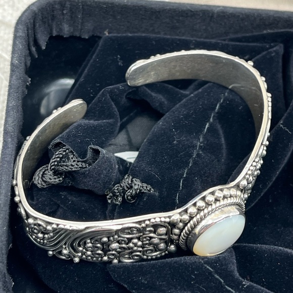 Vintage Suarti Bali 925 Sterling Silver Mother-of-Pearl Cuff Bracelet - Picture 15 of 16